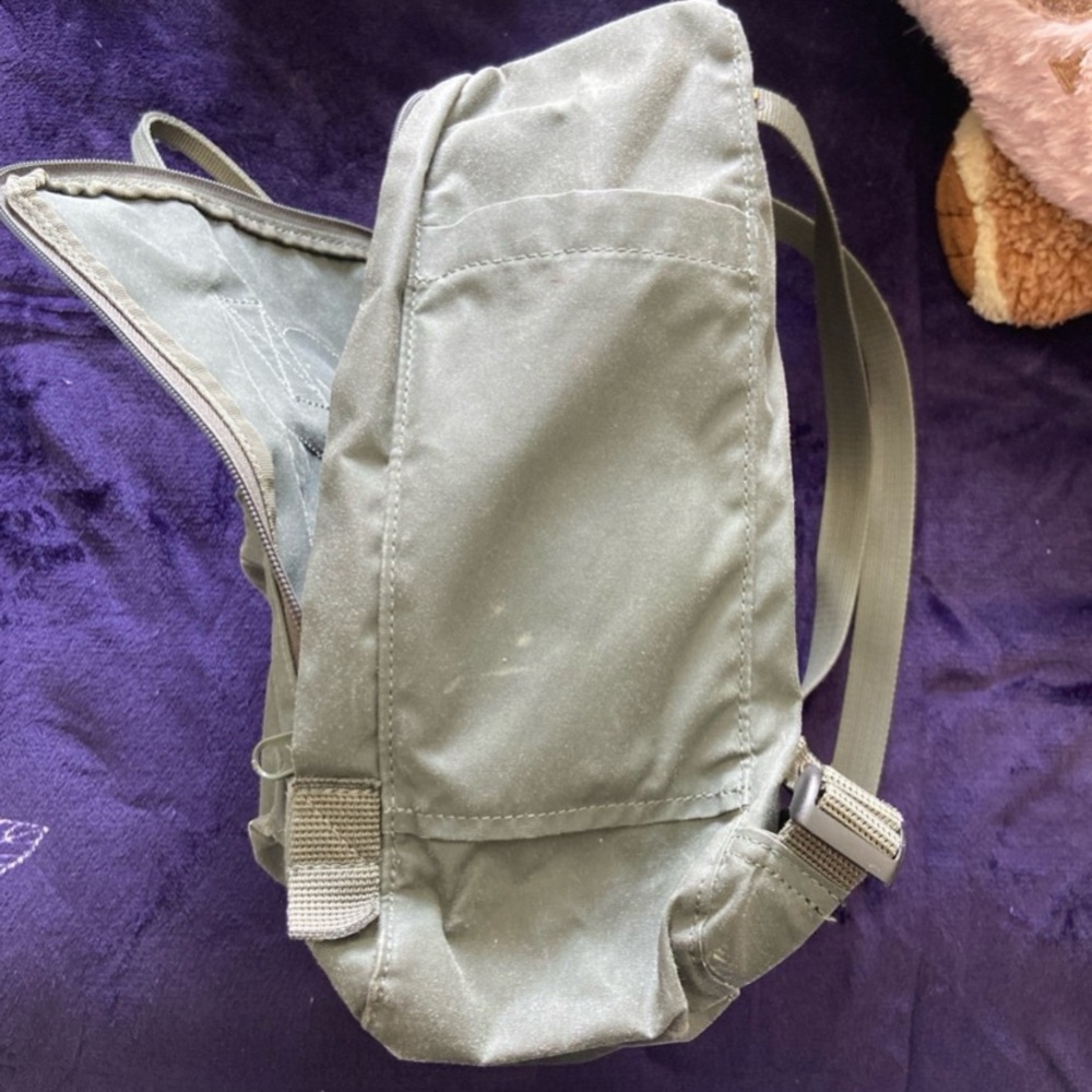 Fjallraven Kanken Green Backpack - Picture 3 of 8